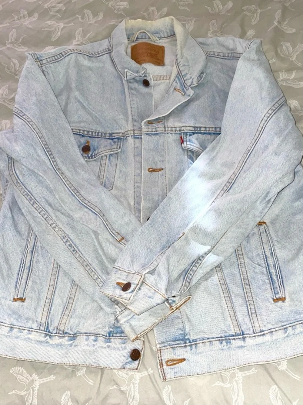 Levi’s Light Wash Denim Jacket - Picture 4 of 7